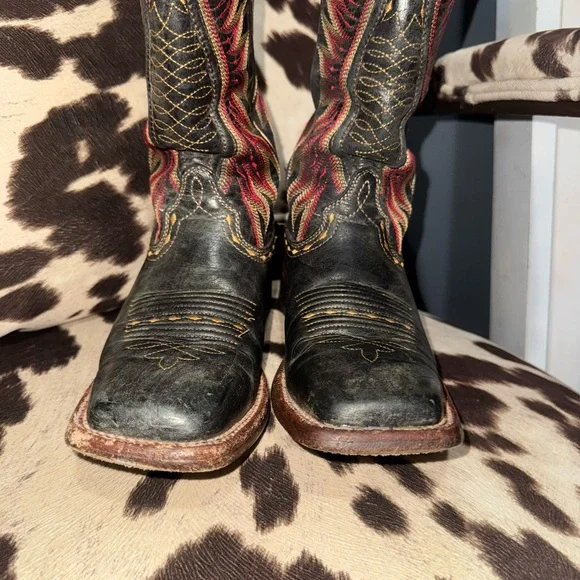 Black and Red Women’s Cowboy Boots - Picture 10 of 16